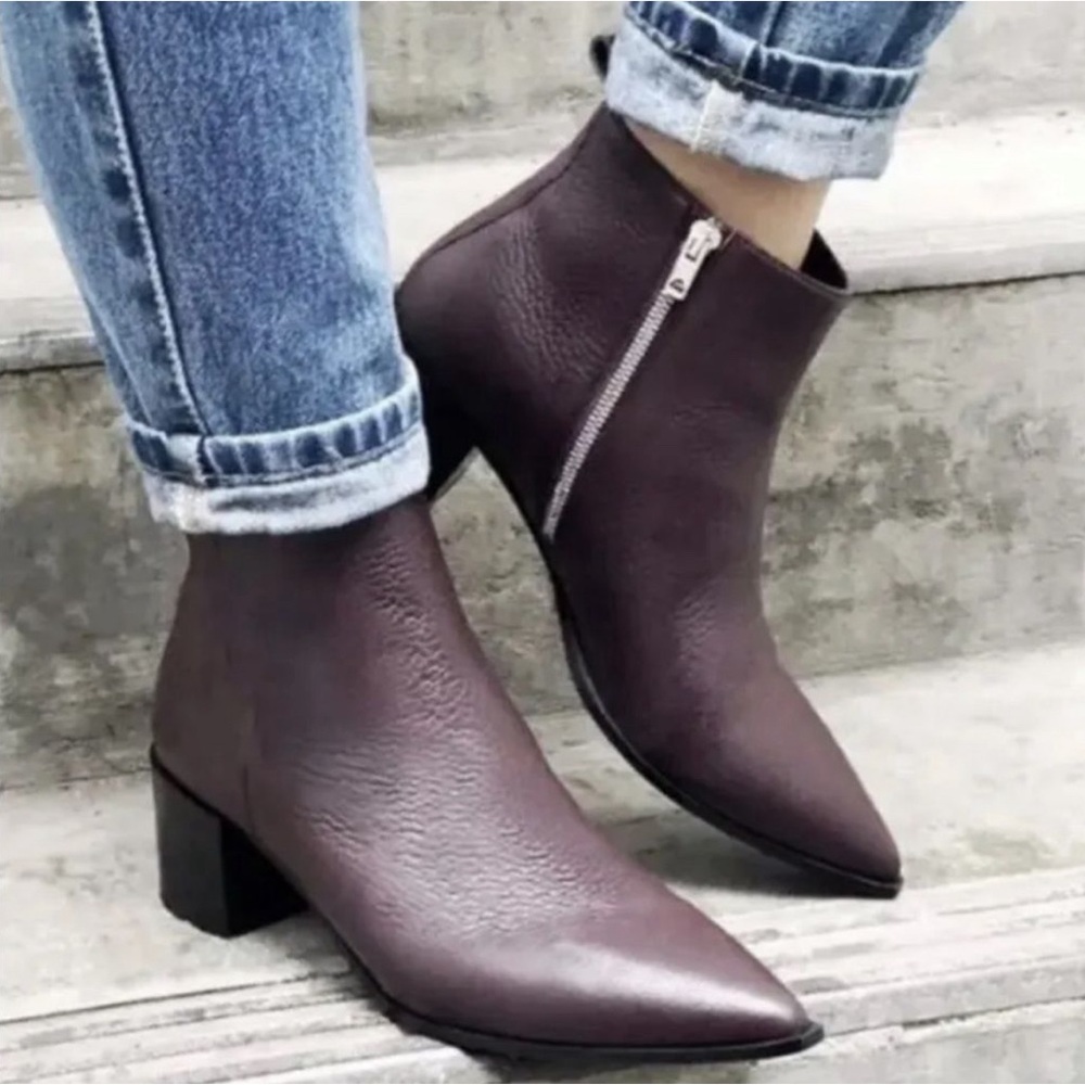 Everlane leather boss boots in burgundy, in excellent condition. Retail $225